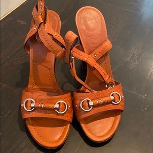 Christian Dior Camel colores heels